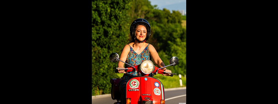vespa_in_red_10